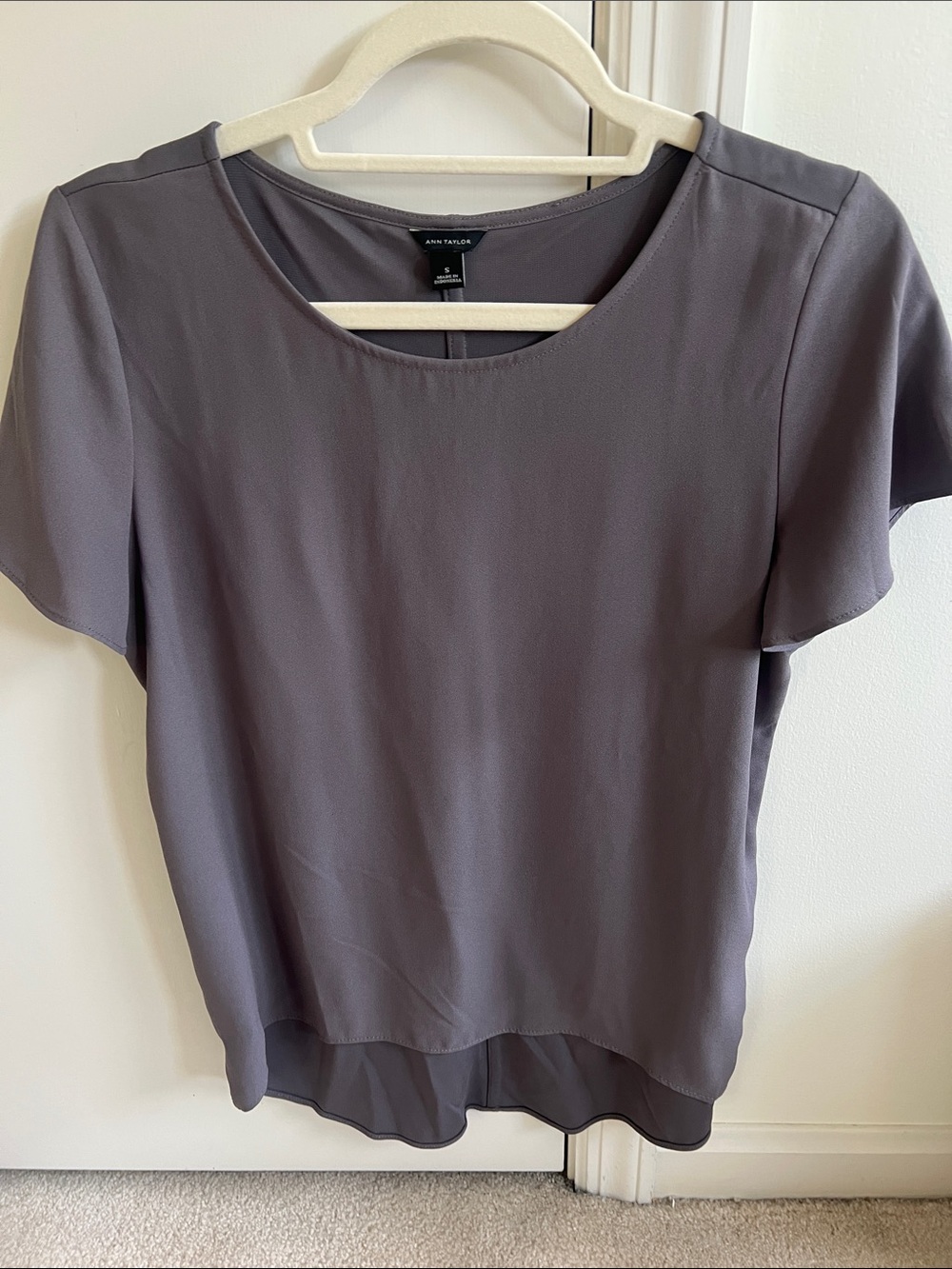 Ann Taylor Short-Sleeve Round-Neck Blouse in Slate